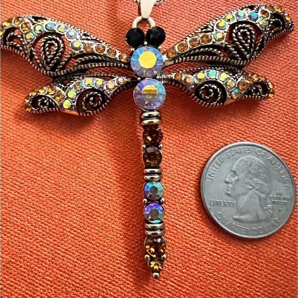 💛 Betsey Johnson stunning crystal dragonfly necklace 💛 - Picture 7 of 7